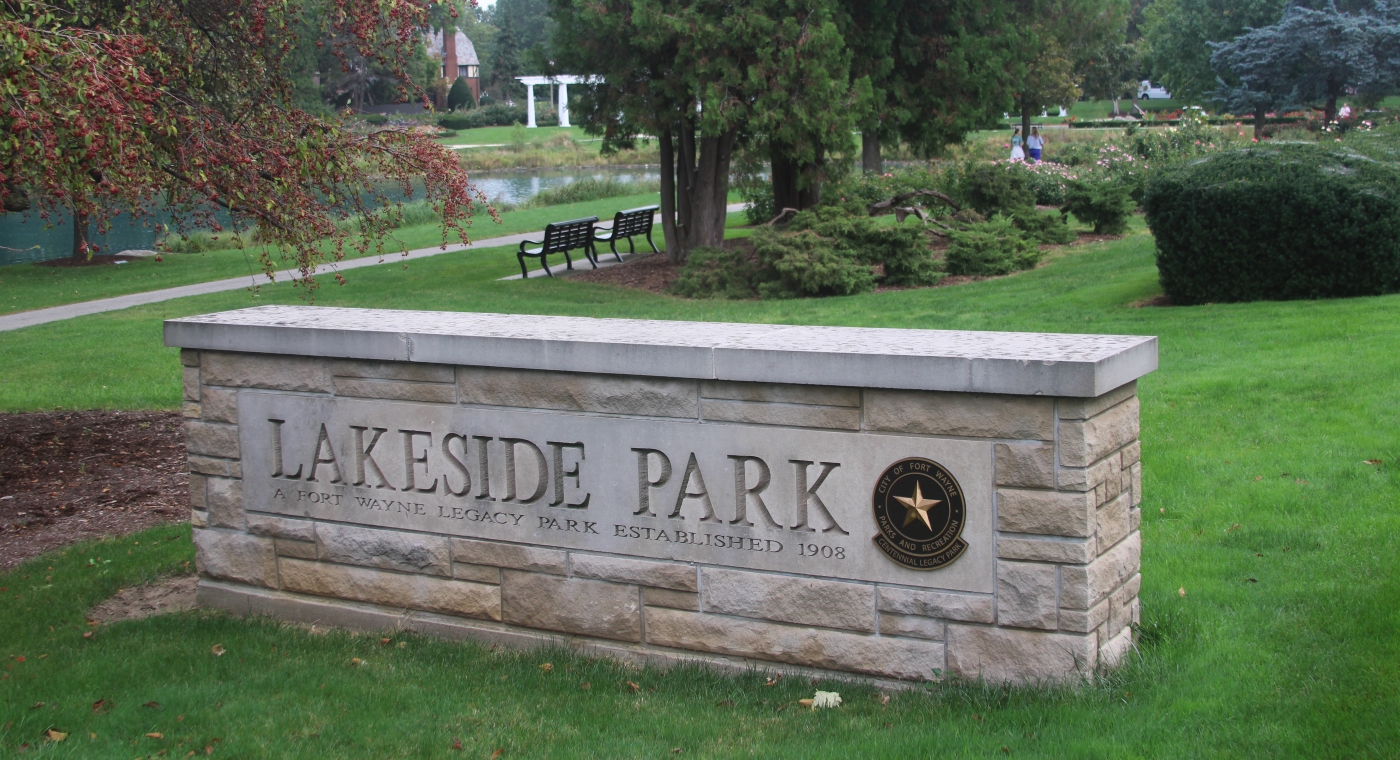 Lakeside_sign.JPG