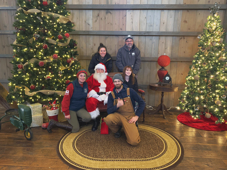 staff pic w santasm