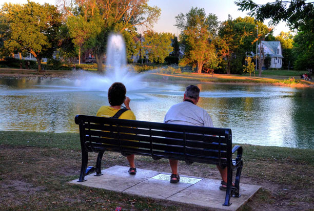 DSC 3843 4 5-lakeside-bench-laura-terry-bench